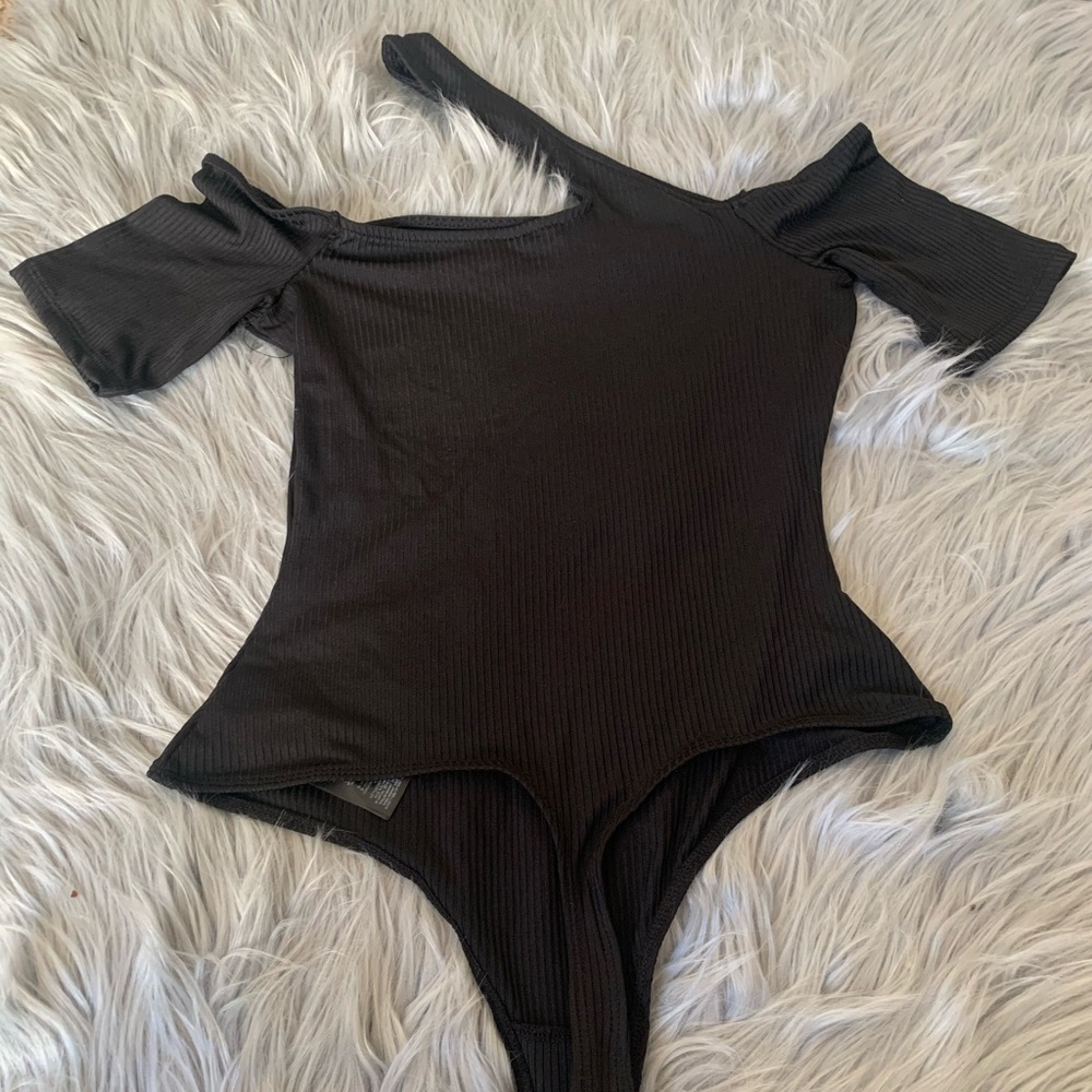 Guess top bodysuits